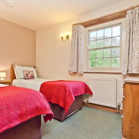 Bridge Cottages, Bridge House & Bridge Suite, Sleeps 12 *