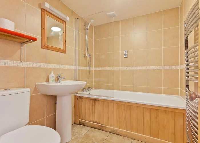 Bridge Cottages, Bridge House & Bridge Suite, Sleeps 12