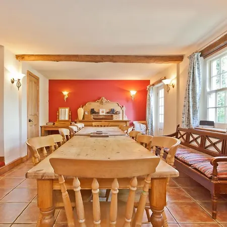 Nyaraló Bridge Cottages, Bridge House & Bridge Suite, Sleeps 12 Coniston