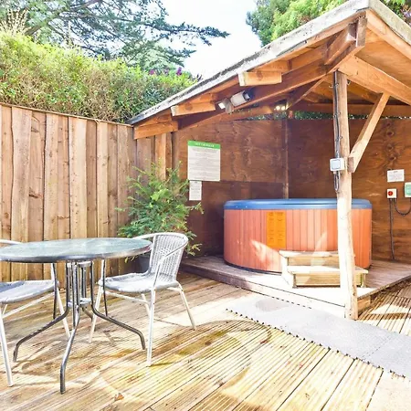 Nyaraló Bridge Cottages, Bridge House & Bridge Suite, Sleeps 12 Coniston