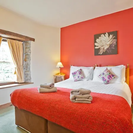 Nyaraló Bridge Cottages, Bridge House & Bridge Suite, Sleeps 12 *