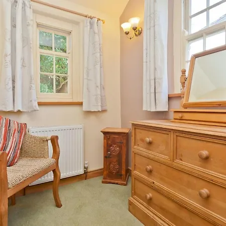 Bridge Cottages, Bridge House & Bridge Suite, Sleeps 12 *