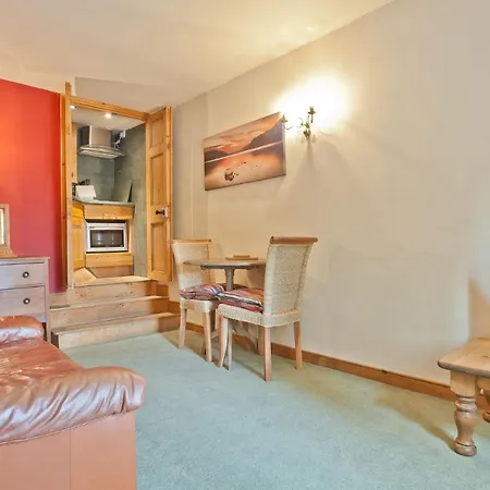 Bridge Cottages, Bridge House & Bridge Suite, Sleeps 12