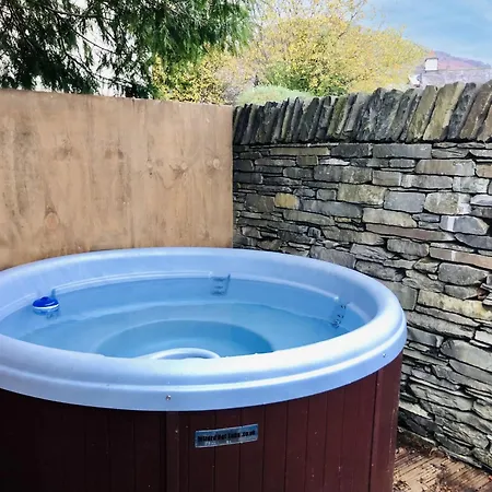 Bridge Cottages, Bridge House & Bridge Suite, Sleeps 12 *