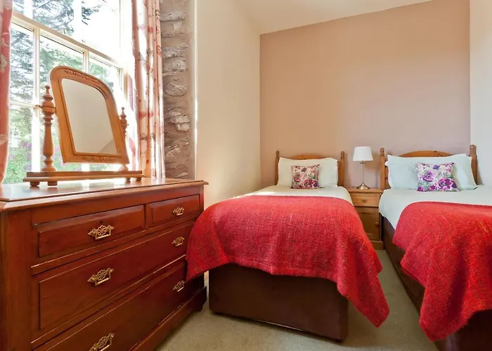 Bridge Cottages, Bridge House & Bridge Suite, Sleeps 12 بيت للعطل *