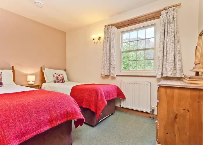 Bridge Cottages, Bridge House & Bridge Suite, Sleeps 12 *
