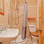 Bridge Cottages, Bridge House & Bridge Suite, Sleeps 12