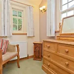 Bridge Cottages, Bridge House & Bridge Suite, Sleeps 12 *